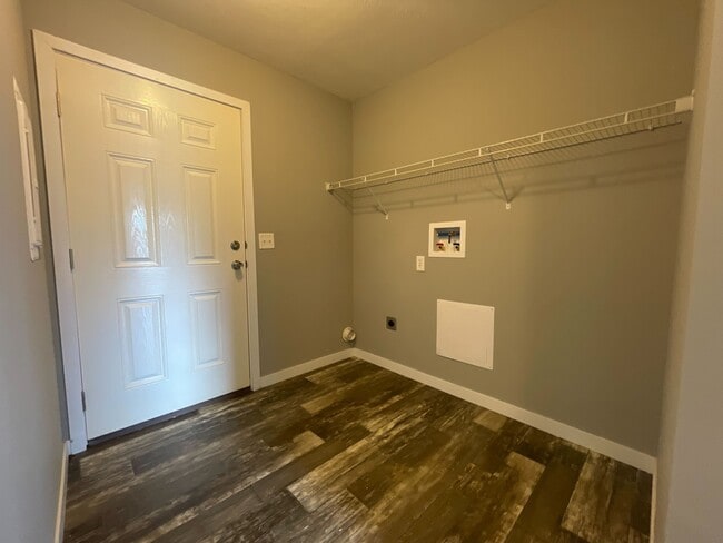 Building Photo - 38033 Ducharme Dr