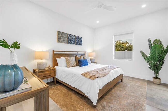 Building Photo - 2065 Goldenrod St