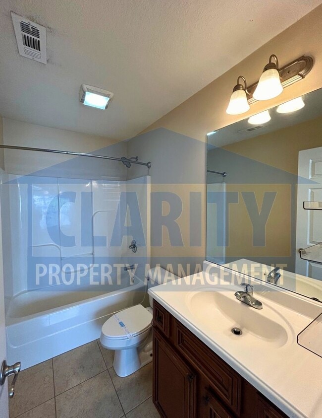 Building Photo - Two bedroom townhome in North Cleveland