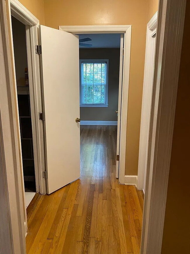 Building Photo - 3 bed and 2 bath home