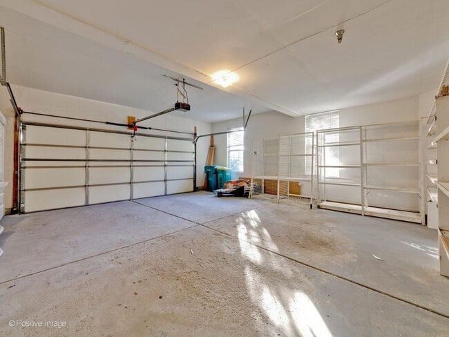 Building Photo - 121 Commons Ct
