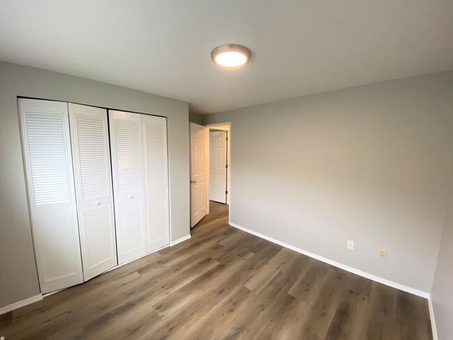 Building Photo - Beautifully Updated Ground-Level 2-Bedroom!
