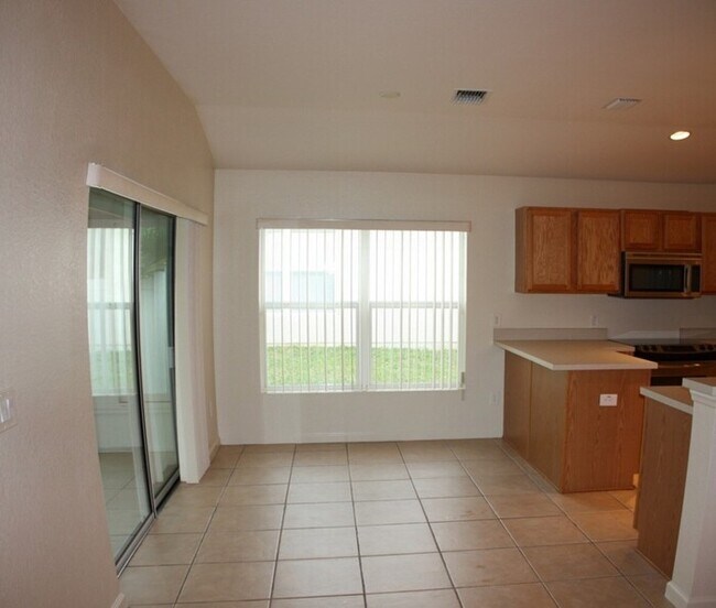 Building Photo - 4240 SW 53 TERRACE