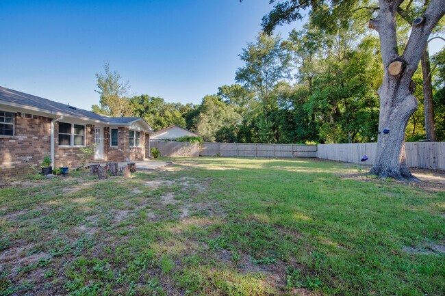 Building Photo - 7710 Charter Oaks Dr