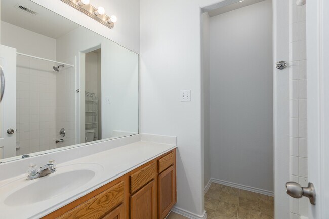 Building Photo - 21565 Duke Alexander Dr