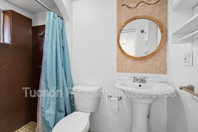 Building Photo - 837 S 8th Ave