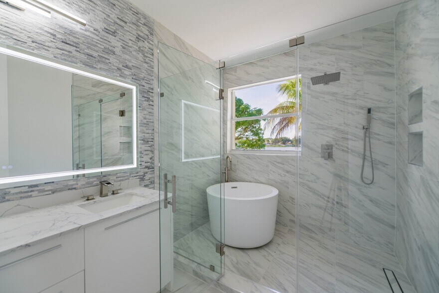 Building Photo - 5290 SW 134th Ave