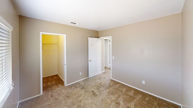 Building Photo - Spacious 3 Bedroom Beaumont Home For Lease