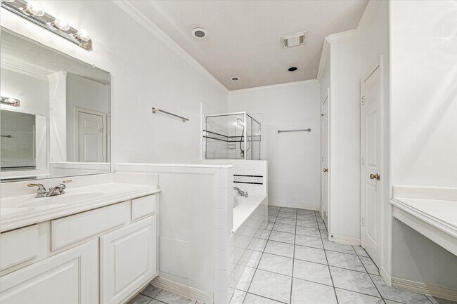 Building Photo - 2838 Briarhurst Park