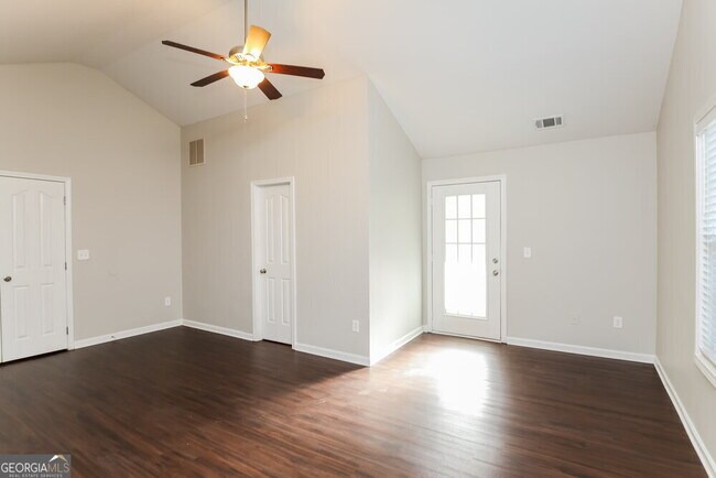 Building Photo - 5941 Apple Grove Rd NE