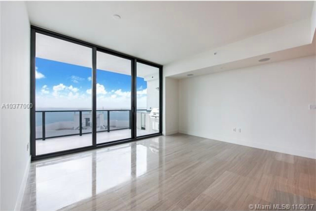 Building Photo - 1451 Brickell Ave