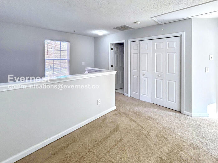 Building Photo - 204 Cottonwood Creek Cir