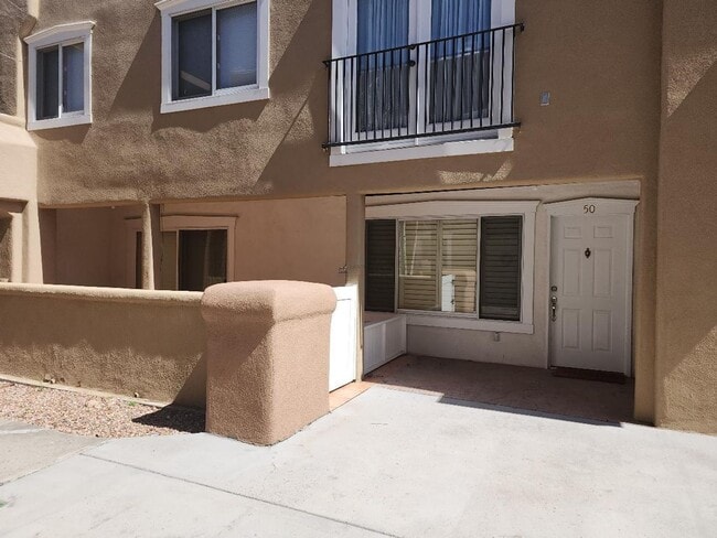 Building Photo - 663 Bishops Lodge Rd