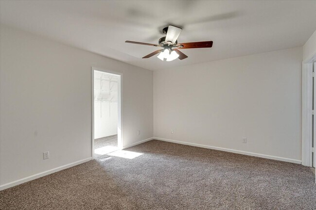 Building Photo - Charming, Pet-Friendly Home in East Ridge — Roomy Yard, Updated Features & Great Location!