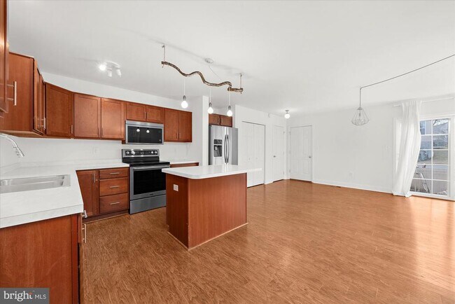 Building Photo - 105 N Yeingst Dr