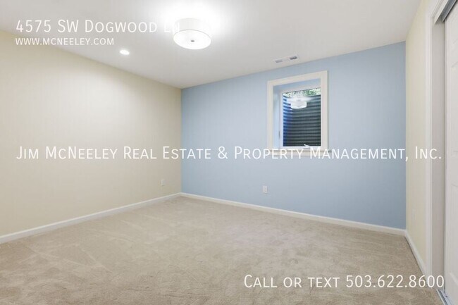 Building Photo - 4575 SW Dogwood Ln