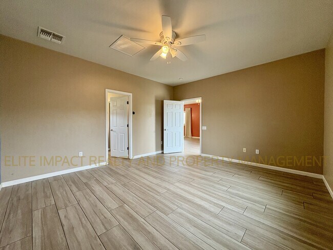Building Photo - 6004 S Meadow Breeze Dr