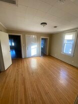 Building Photo - 2418 University Ave NE