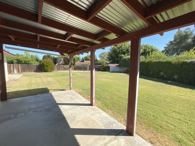 Building Photo - Charming Clovis 3/2 Home with New Solar System