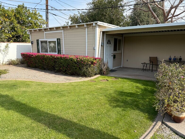 Building Photo - 322 E Mariposa St