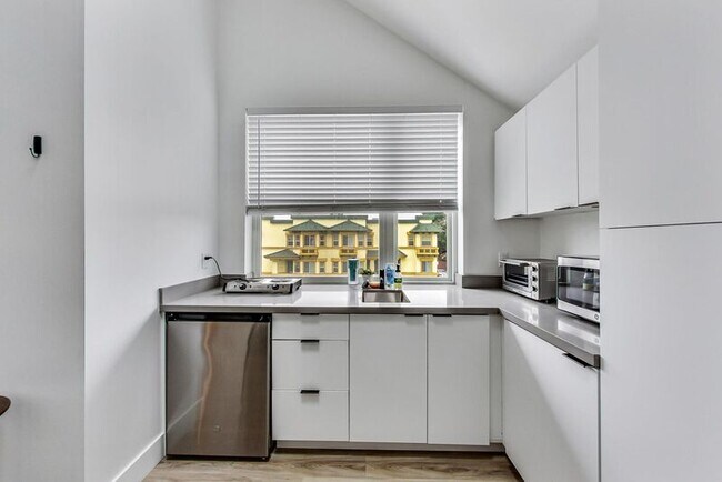 Building Photo - 1058 18th St