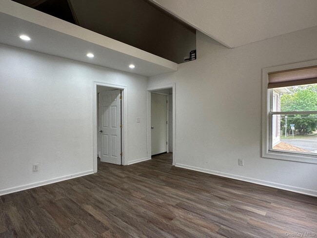 Building Photo - 959 Montauk Hwy