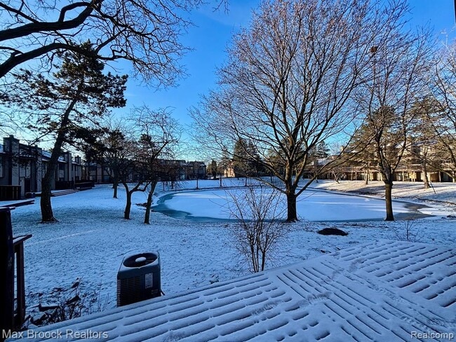 Building Photo - 5238 Brett Ct