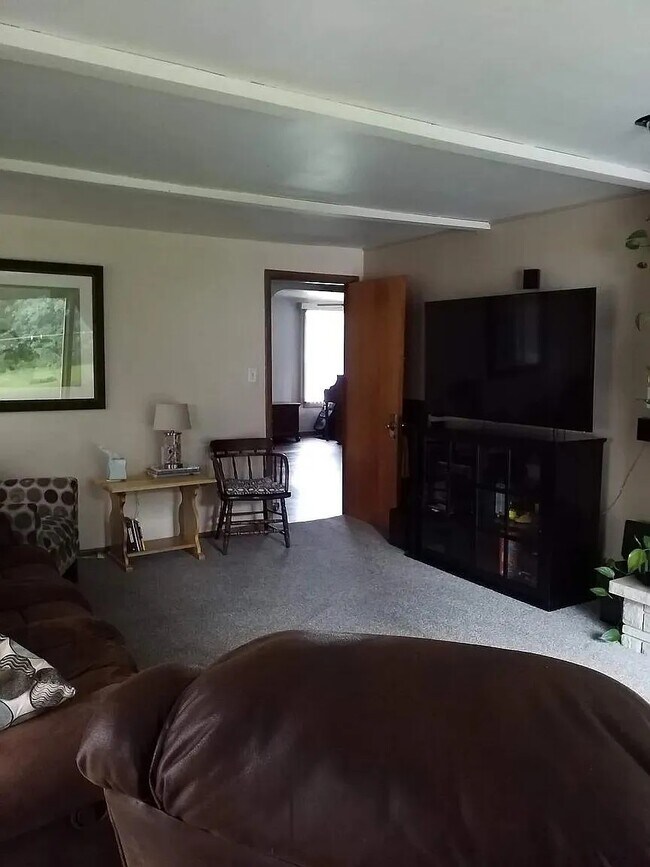 Building Photo - 509 S Oxford Ave