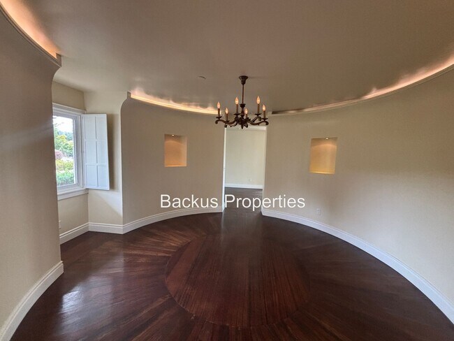 Building Photo - Stunning three bedroom home in picturesque...
