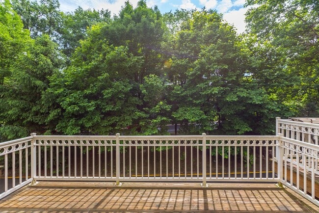 Building Photo - 3 Bed 3.5 Bath - Silver Spring Townhouse -...