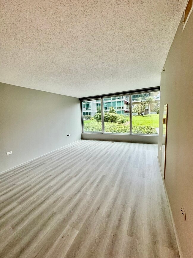 Building Photo - 9655 Woods Dr
