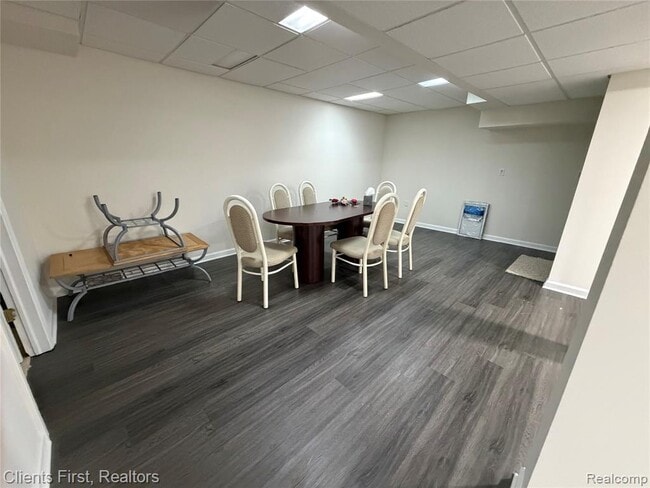 Building Photo - 7043 Foxridge Dr