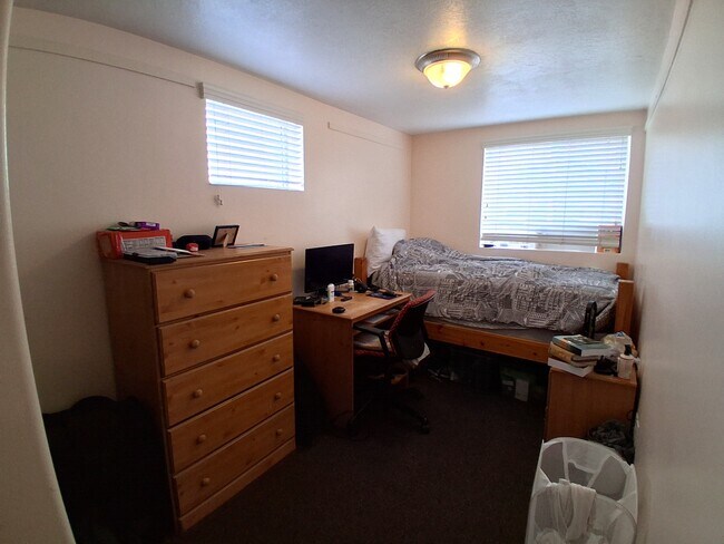 Building Photo - 652 E 700 N