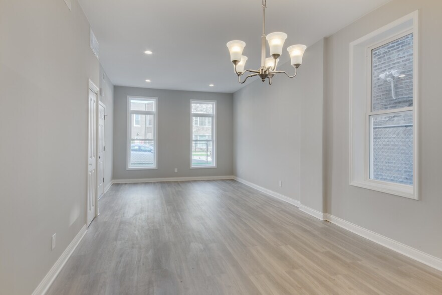 Building Photo - 1536 N Talman Ave