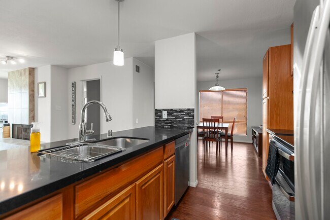 Building Photo - 4007 Everts St