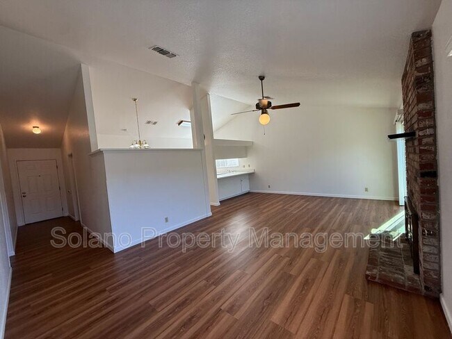 Building Photo - 500 Bella Vista Dr