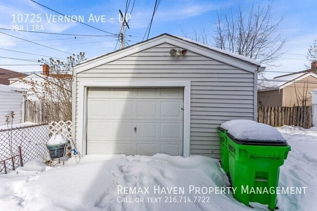 Building Photo - 10725 Vernon Ave