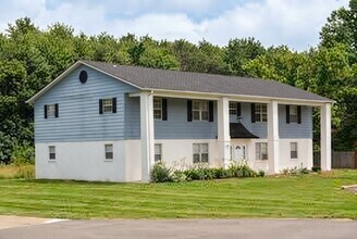 Building Photo - 15 Estate Dr
