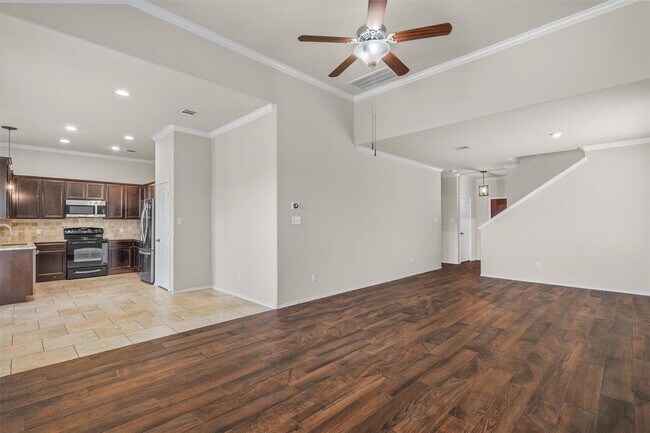 Building Photo - 220 Chickadee Ln