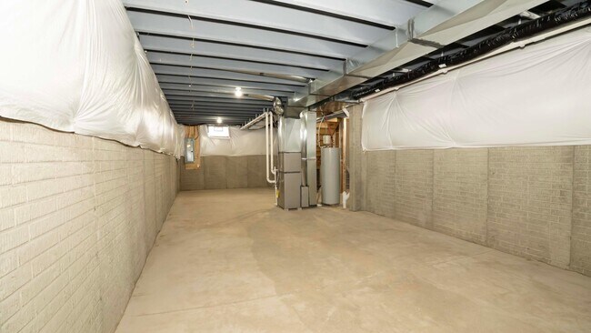 Building Photo - 1717 Longhill Dr