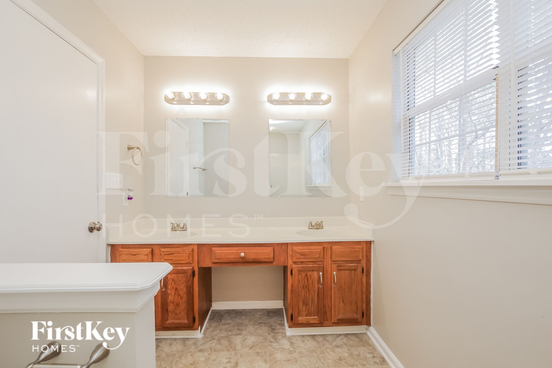 Building Photo - 6904 Passeres Ct