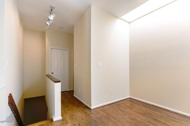 Building Photo - 1843 Mintwood Pl NW