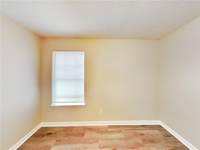 Building Photo - 276 Village Dr