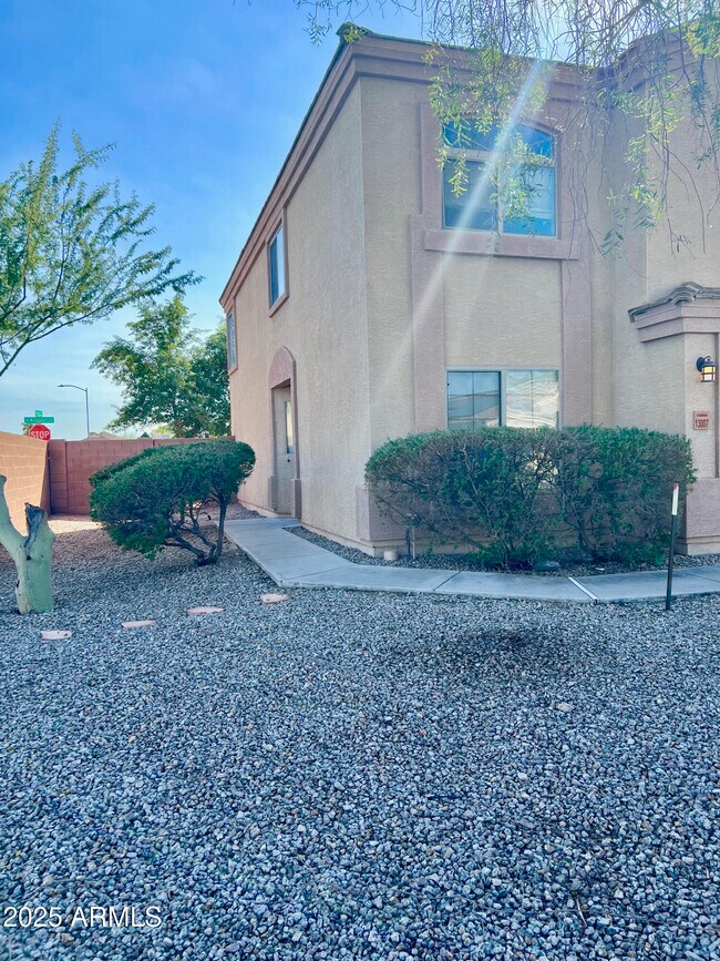 Building Photo - 13007 W Mandalay Ln