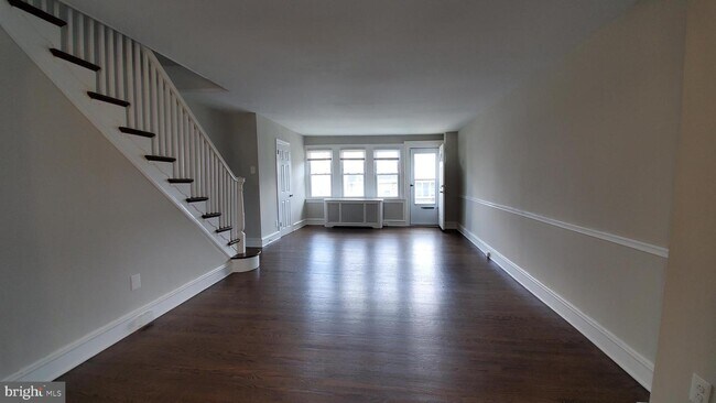 Building Photo - 136 Westdale Rd