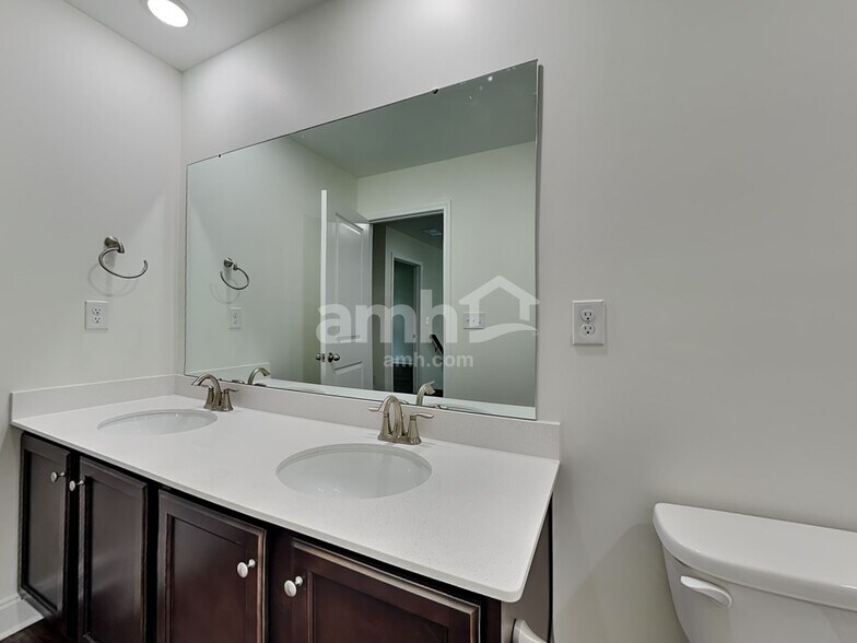 Building Photo - 14026 Belle Mont Dr