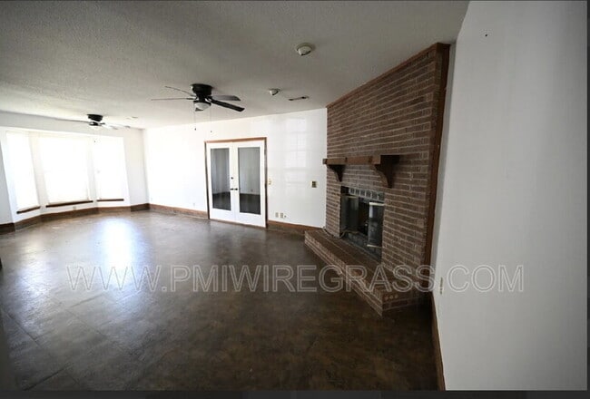 Building Photo - 267 Barbara Dr