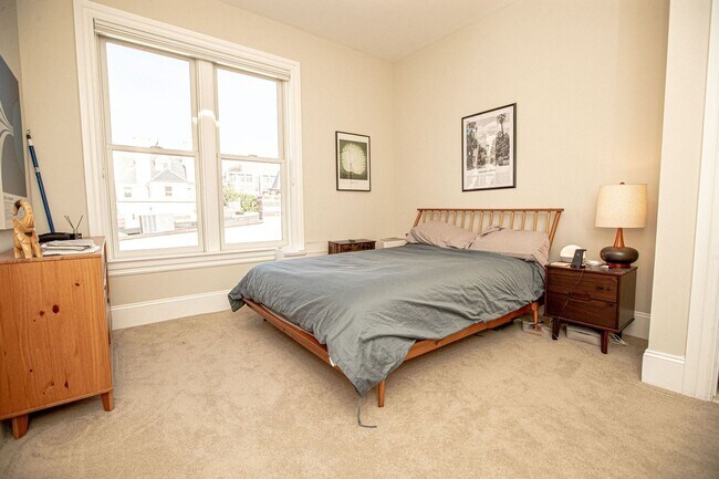 Building Photo - Charming 2BR Condo in Logan Circle
