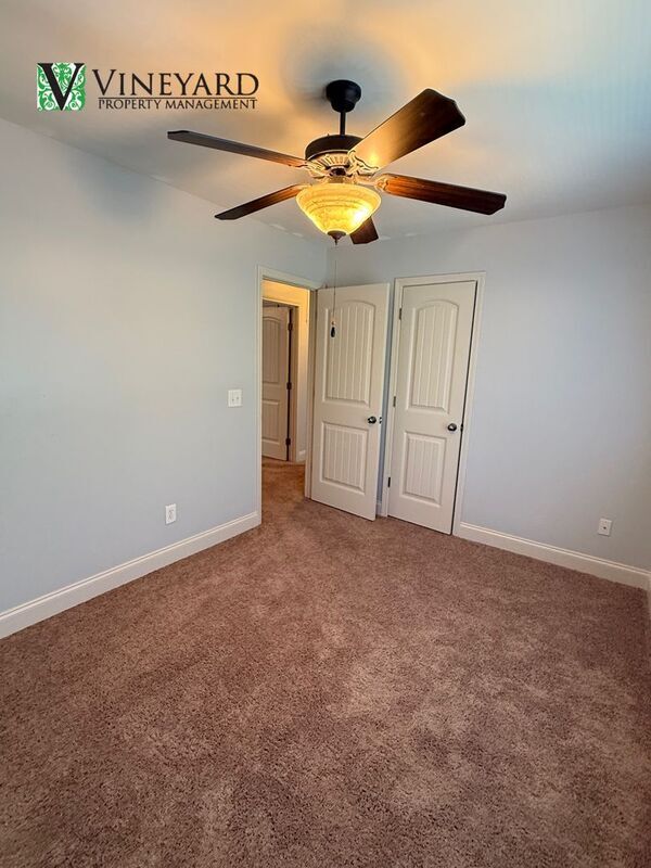 Building Photo - 102 Oak Ridge Trail