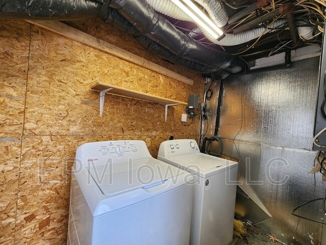 Building Photo - 604 1/2 West Seerley Boulevard